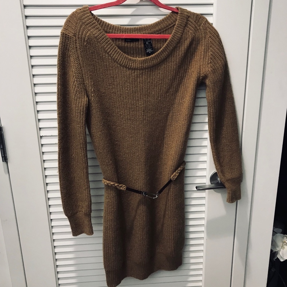 Moda International Long Sweater. Size small.